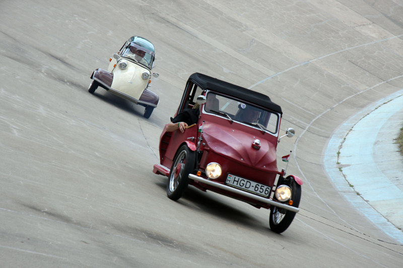 Illustration for article titled Classic Car Ownership Is Made Greater By The People Around You